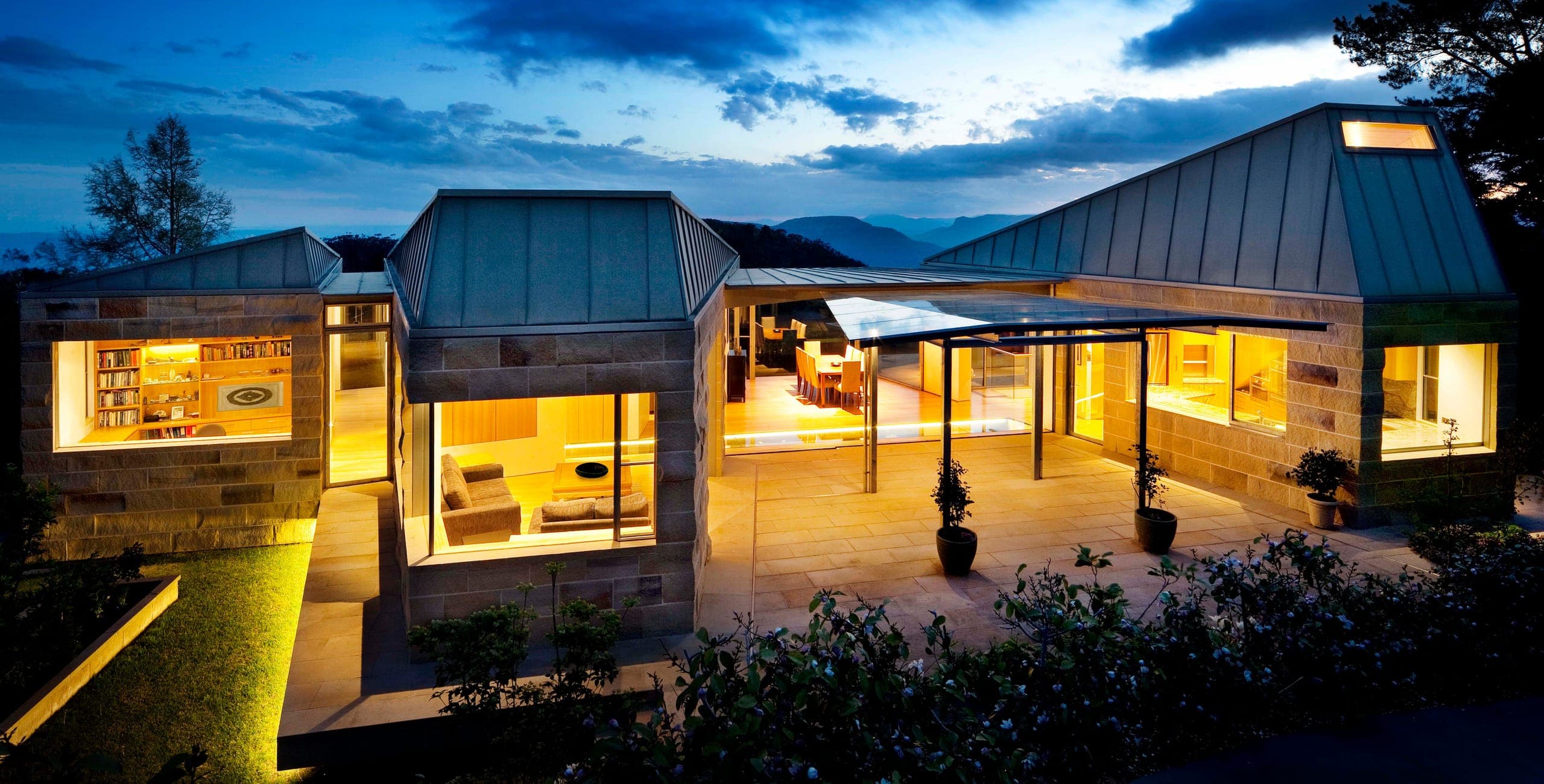 Blue Mountains House by James Stockwell Architecture